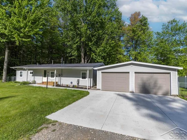 2832 N West River Rd, Sanford, MI 48657