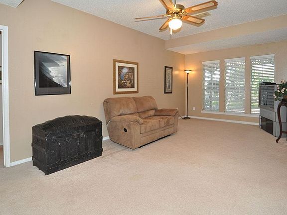 3rd image of 16050 Sweetwater Creek Dr