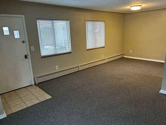 3rd image of 440 Marshall Ave W
