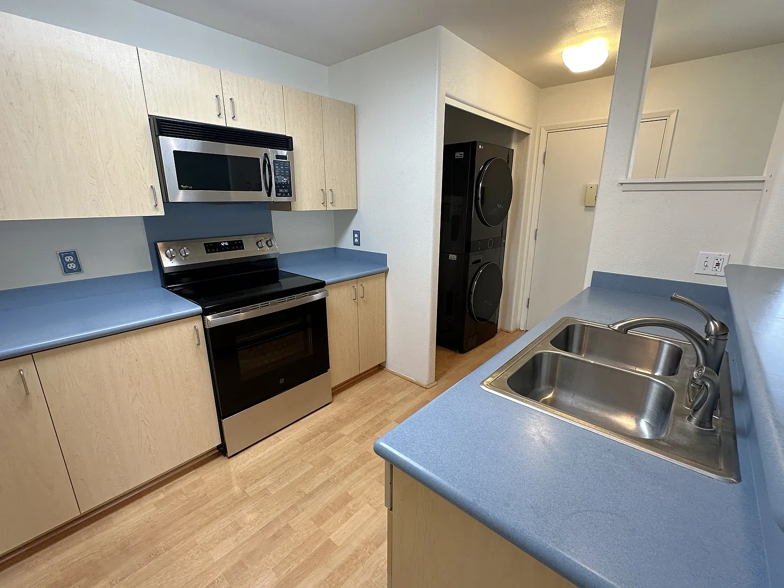 3 bed, 966 sqft, $3,500 — Photo 4