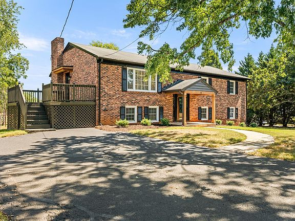 2nd image of 19 Mistletoe Dr
