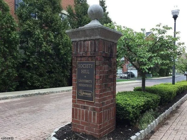 216 Matthews Dr, Newark, NJ