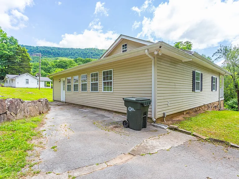 21959 River Canyon Rd — Photo 6