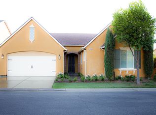 1740 N McPherson Ln, Clovis, CA 93619