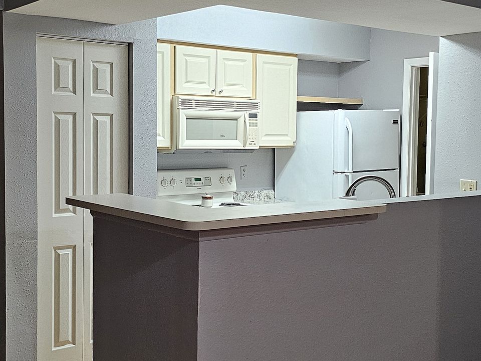 1st image of 3004 Parkway Blvd APT 112