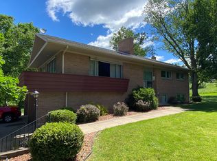 4 Picardy Pl, Hillsdale, MI 49242