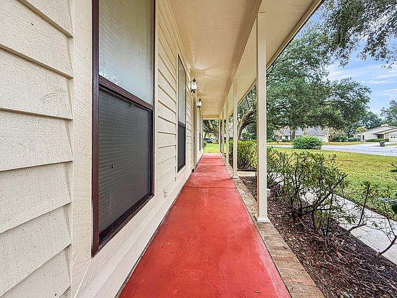 3rd image of 1226 Parkway Dr