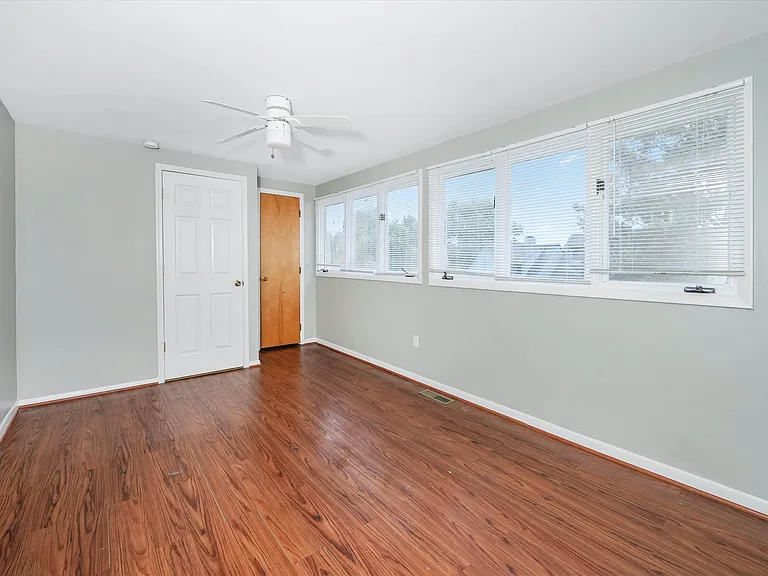 8 Foxtail Ct — Photo 23