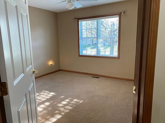 5th image of 4007 Brookshore Dr