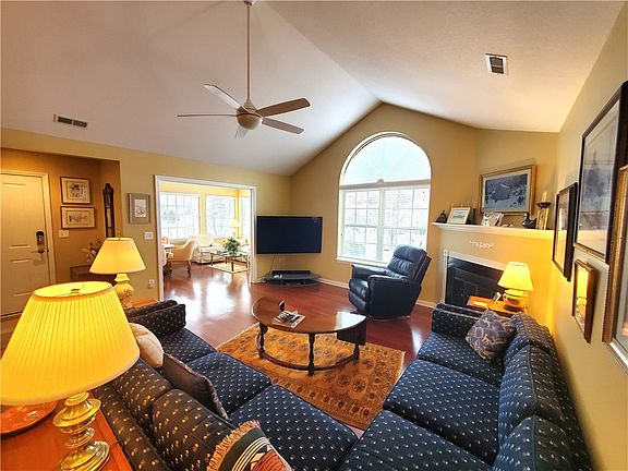3rd image of 252 Fair Meadow Dr