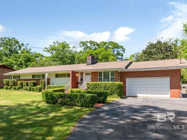 6300 Woodcrest Dr, Mobile, AL 36608