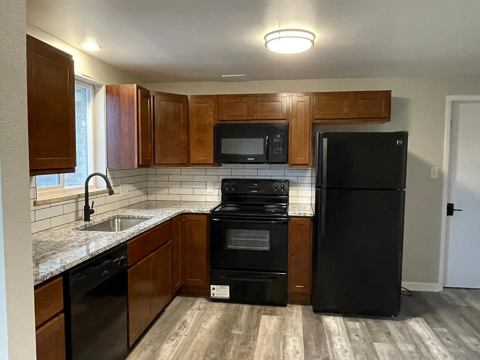 3 bed, 1100 sqft, $2,400 — Photo 1