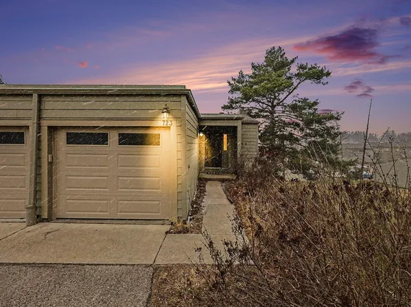 723 Skynob Dr, Ann Arbor, MI 48105
