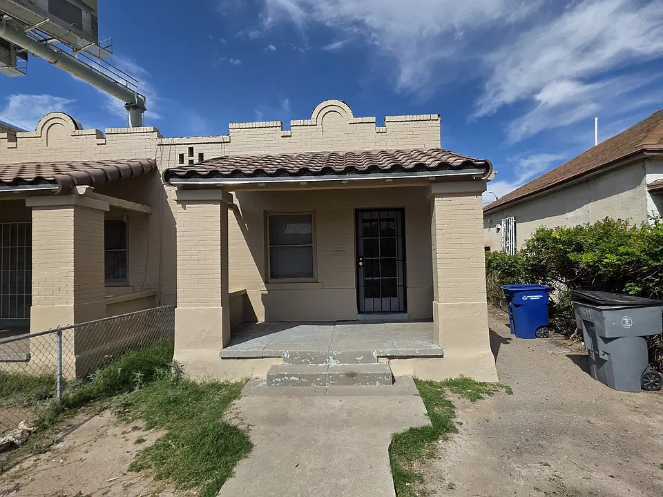 2611 E Missouri Ave