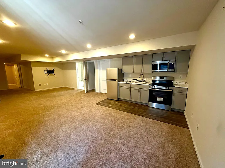 3010 Winterbourne Dr — Photo 6