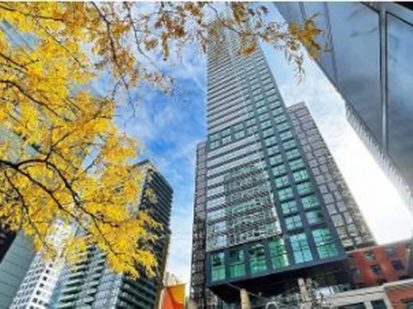 327 King St W #703, Toronto, ON M5V 1J5