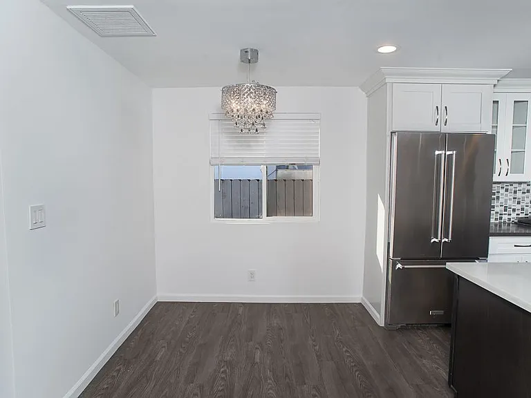 18337 Erwin St — Photo 7