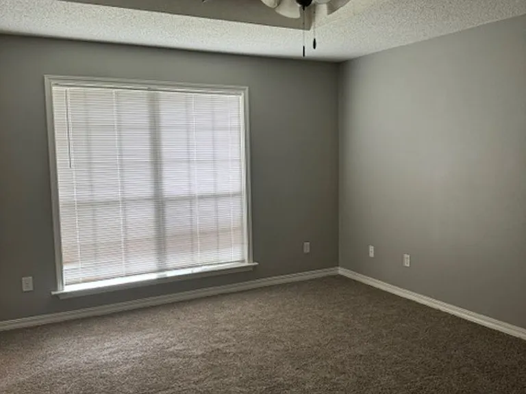 1138 Kensington Ct — Photo 18