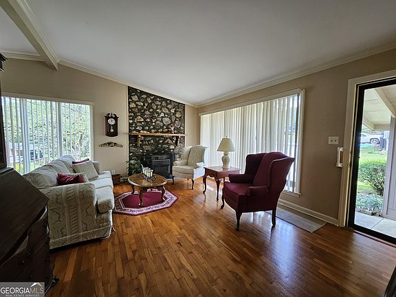 4th image of 10 Azalea St SE