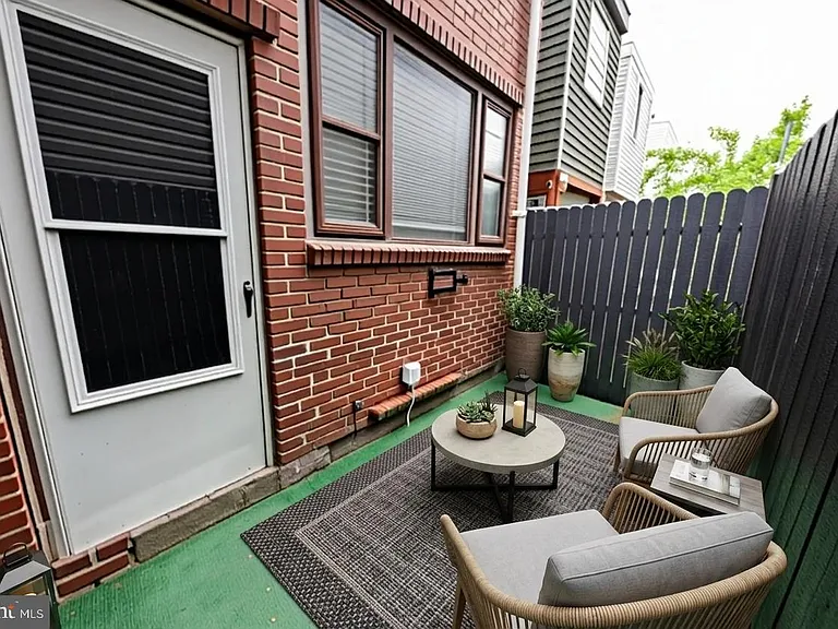 2924 Salmon St — Photo 35