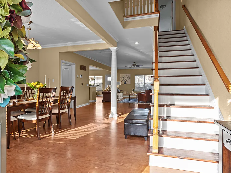 1025 Horton Pl — Photo 4