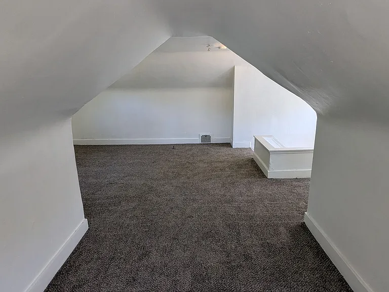 443 W Thornton St — Photo 41