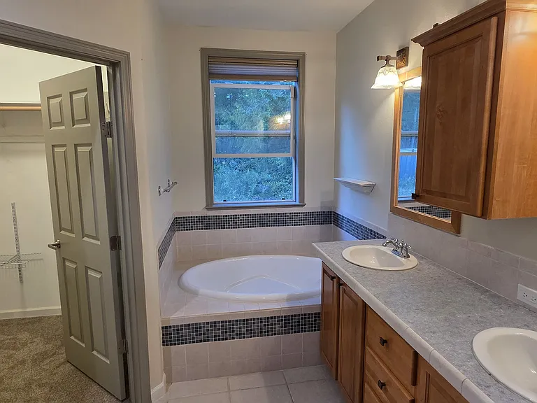 386 Knapp Rd — Photo 11
