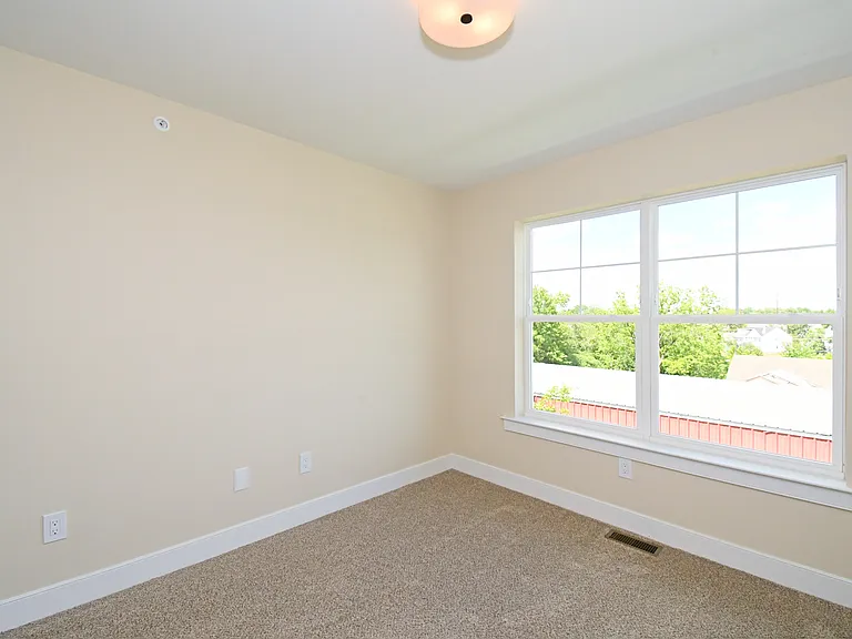 101 Hatfield Vlg — Photo 27