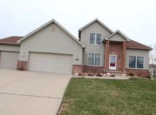 3108 Auburn Rd, Bloomington, IL 61704