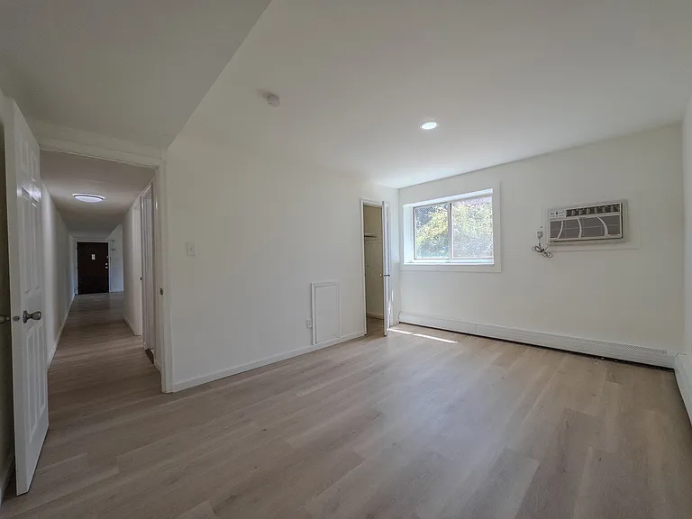 Meadowbrook Apartments — Photo 17