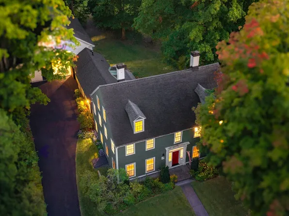 44 Andover St, North Andover, MA 01845