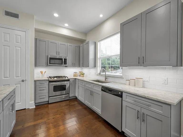1701 Summer St — Photo 15