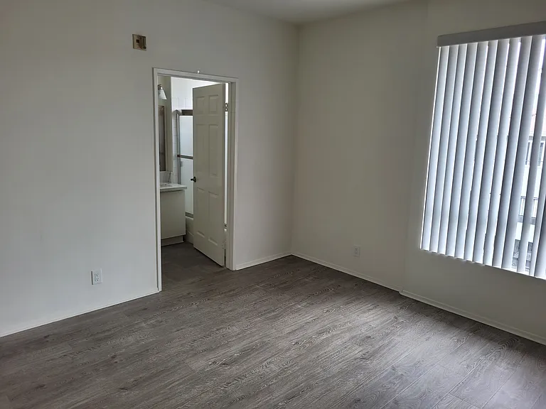 100 S Hayworth Ave #103 — Photo 8