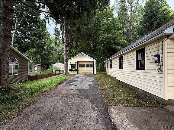 3rd image of 6892 Stanwix Ave