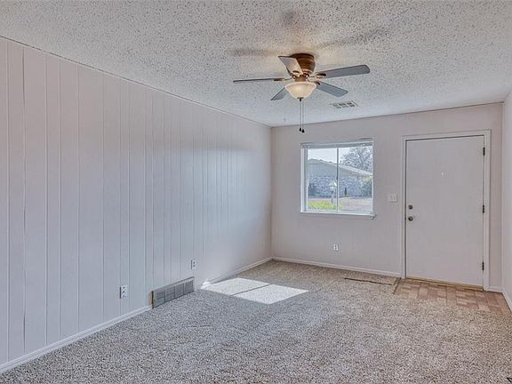 4th image of 1301 Lakecrest Dr
