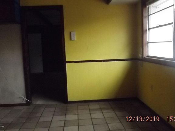 3rd image of 1130 Park Ln