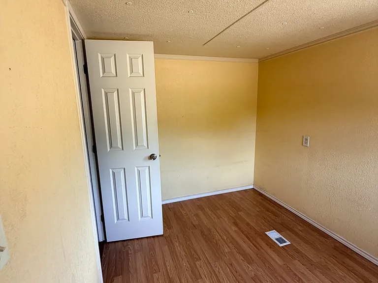 2102 Bois Darc Ln — Photo 9