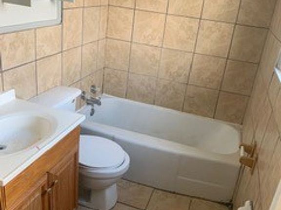 3rd image of 866 Beech St #B