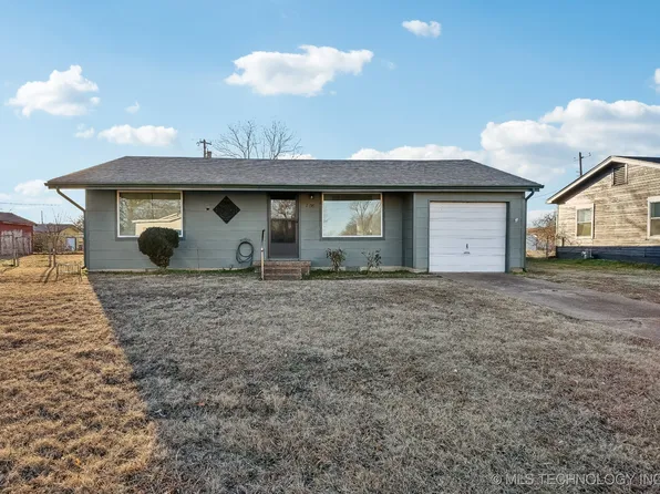 708 Crutchmer Ave, Okmulgee, OK 74447