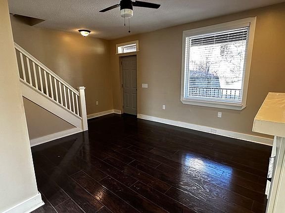 Living Room - Lots of natural light