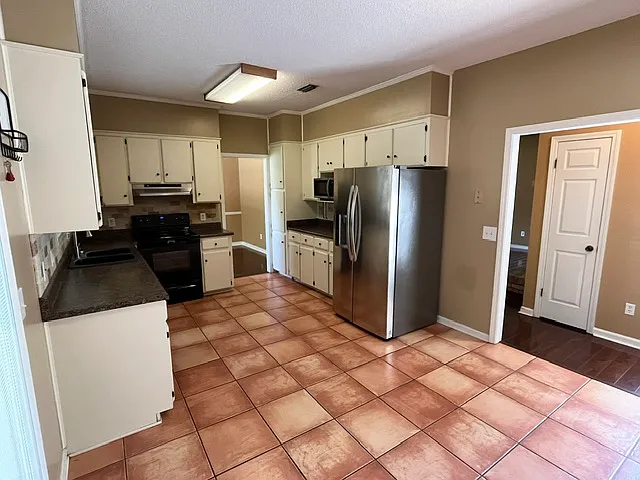 Kitchen with lots of storage