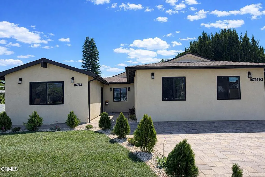 4 bed, 2.0 bath, 1794 sqft, $4,800 — Photo 1