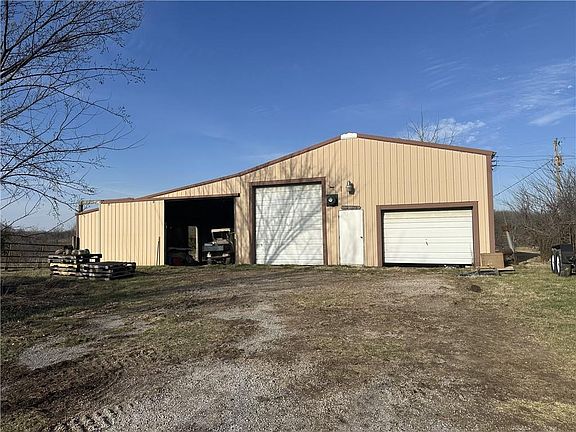 4th image of 9818 SW Ogle Rd
