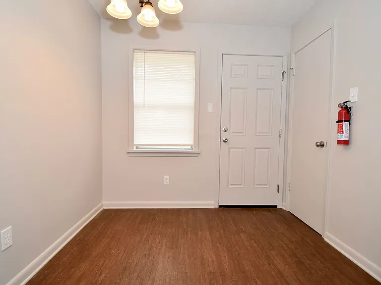 622 Center St — Photo 7
