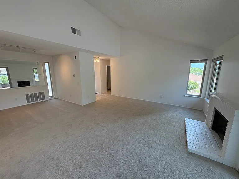 17463 Plaza Dolores — Photo 2