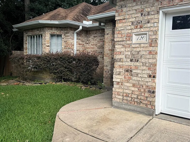 120 Hiwon Dr — Photo 3