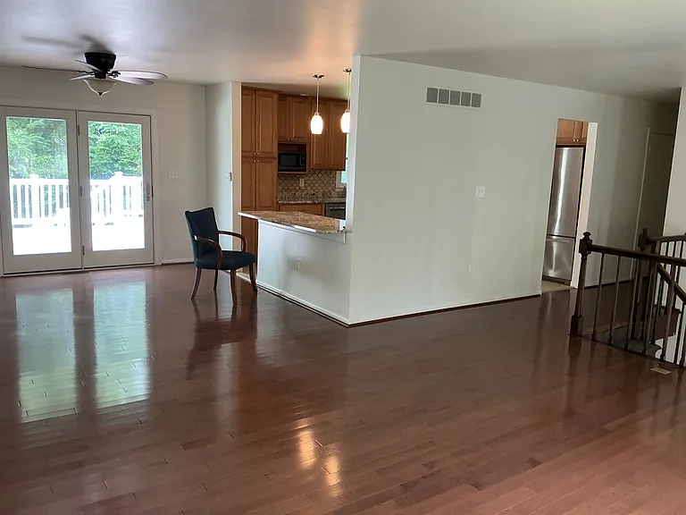1012 Turkey Point Rd — Photo 2