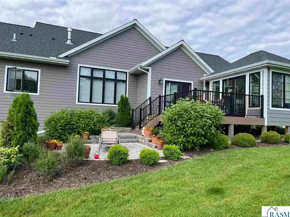 1513 Riverview Rd, Saint Peter, MN 56082