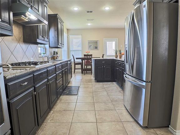 4th image of 1104 Fairhaven Dr