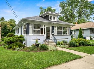 840 Cedar Ave, Elgin, IL 60120